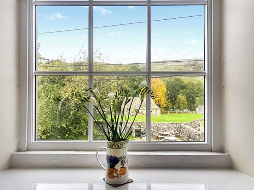 5 bedroom accommodation in Arncliffe