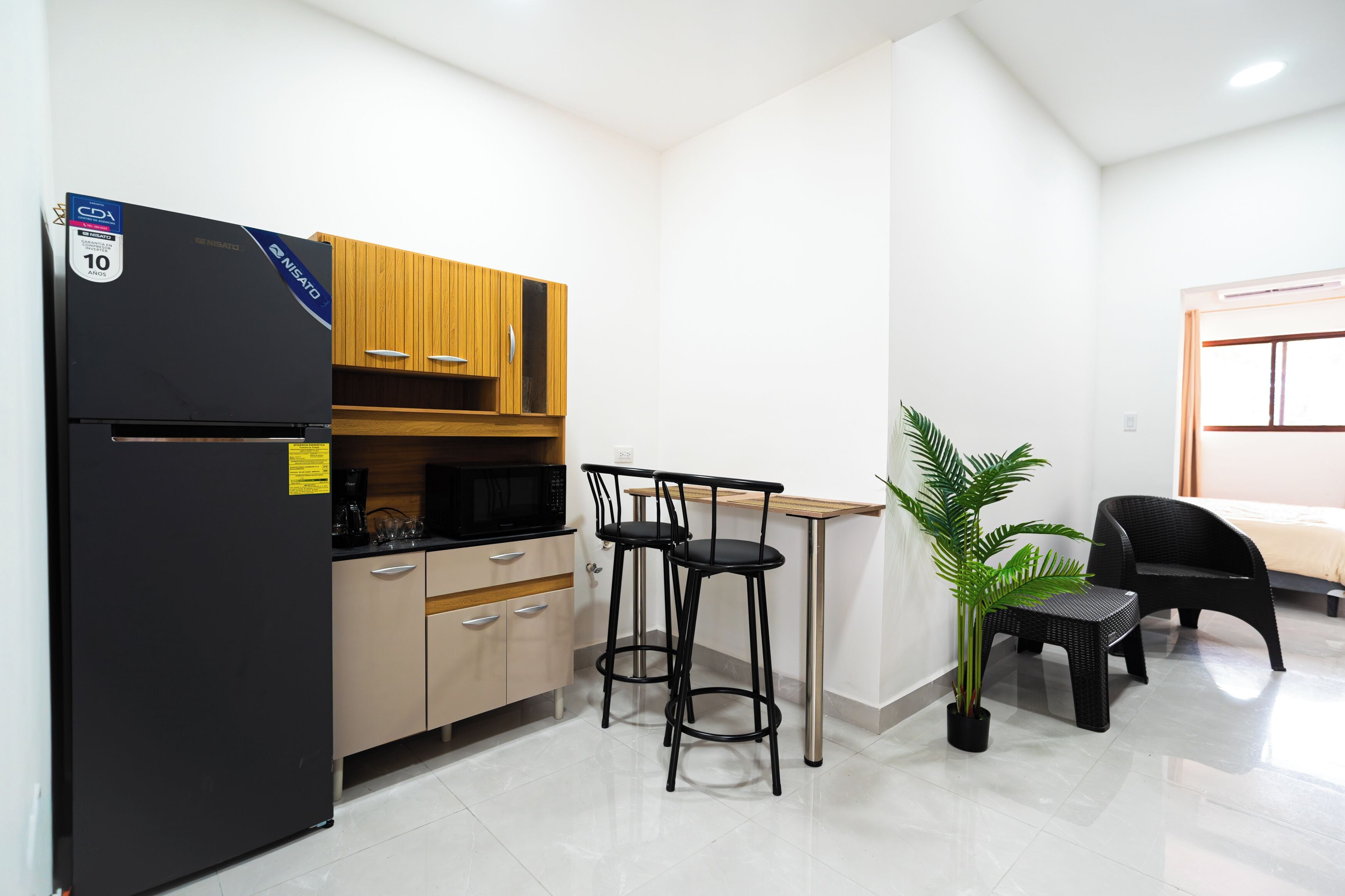 Comfort Suite, 1 Queen Bed with Sofa bed | Private kitchen | Coffee/tea maker, microwave, cookware/dishes/utensils, dining table