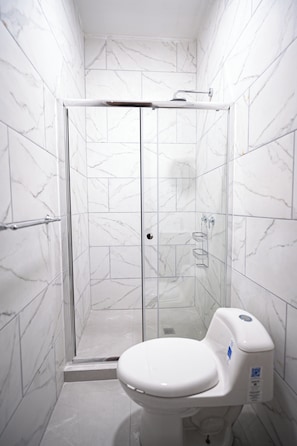 Pyyhkeet, saippua, sampoo, vessapaperi