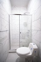 Toallas, jabón, papel higiénico