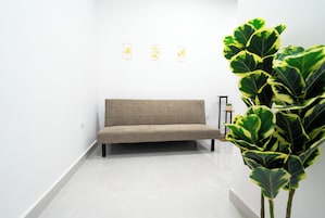Suíte luxo | Área de estar | Smart TV 50 polegadas com canais digitais