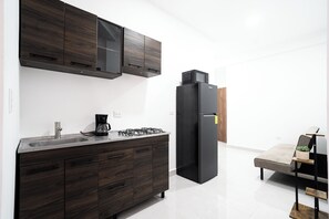 Deluxe Suite | Private kitchen | Coffee/tea maker, microwave, cookware/dishes/utensils, dining tables - La Palma Experience (Panama City)