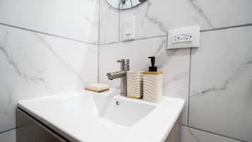 Comfort-Suite, 1 Queen-Bett | Badezimmer