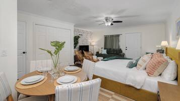 4 bedrooms, desk, iron/ironing board, free WiFi