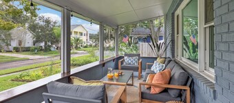 2 miles to Downtown and Beaches! Hot Tub, Fire Pit, Putting Green & much more!!!