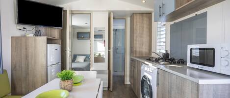 Fridge, microwave, stovetop, coffee/tea maker