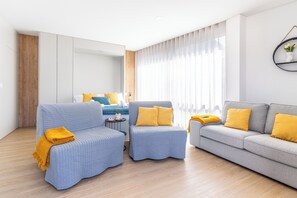 Water Lily III - Apartment (maximum capacity: 4 guests - 1 double bed and 2 single sofa beds) | Living area - Water Lily (Aveiro)