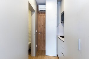 Water Lily II - Tiny Studio (maximum capacity: 2 guests) | Bahagian dalam