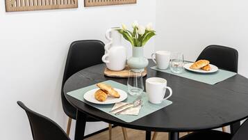 Water Lily III - Apartment (maximum capacity: 4 guests - 1 double bed and 2 single sofa beds) | Dining