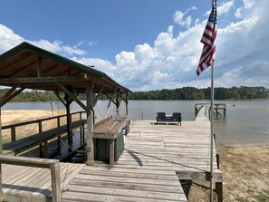 المنطقة المحيطة بالمنشأة