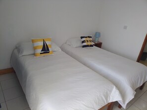 Bügeleisen/Bügelbrett, Internetzugang, Bettwäsche