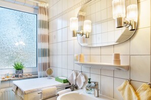 Shower, hair dryer, towels