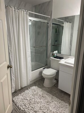 Boblebad, bidé, håndklær og såpe