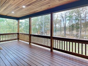 House (6 Bedrooms) | Property amenity - Golden Crest (McHenry)
