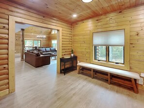 House (6 Bedrooms) | Property amenity