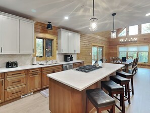 House (6 Bedrooms) | Property amenity - Golden Crest (McHenry)
