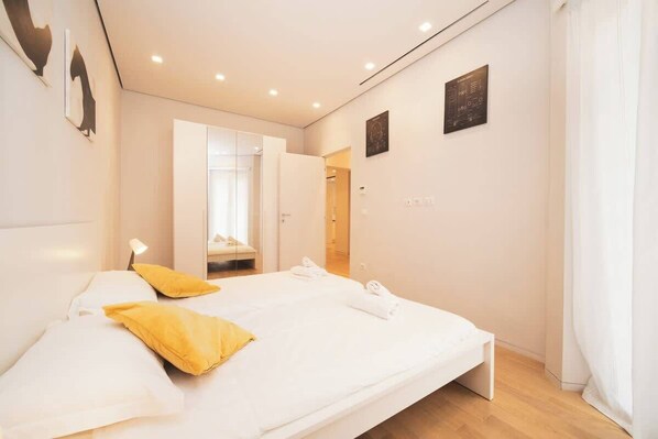 2 bedrooms, iron/ironing board