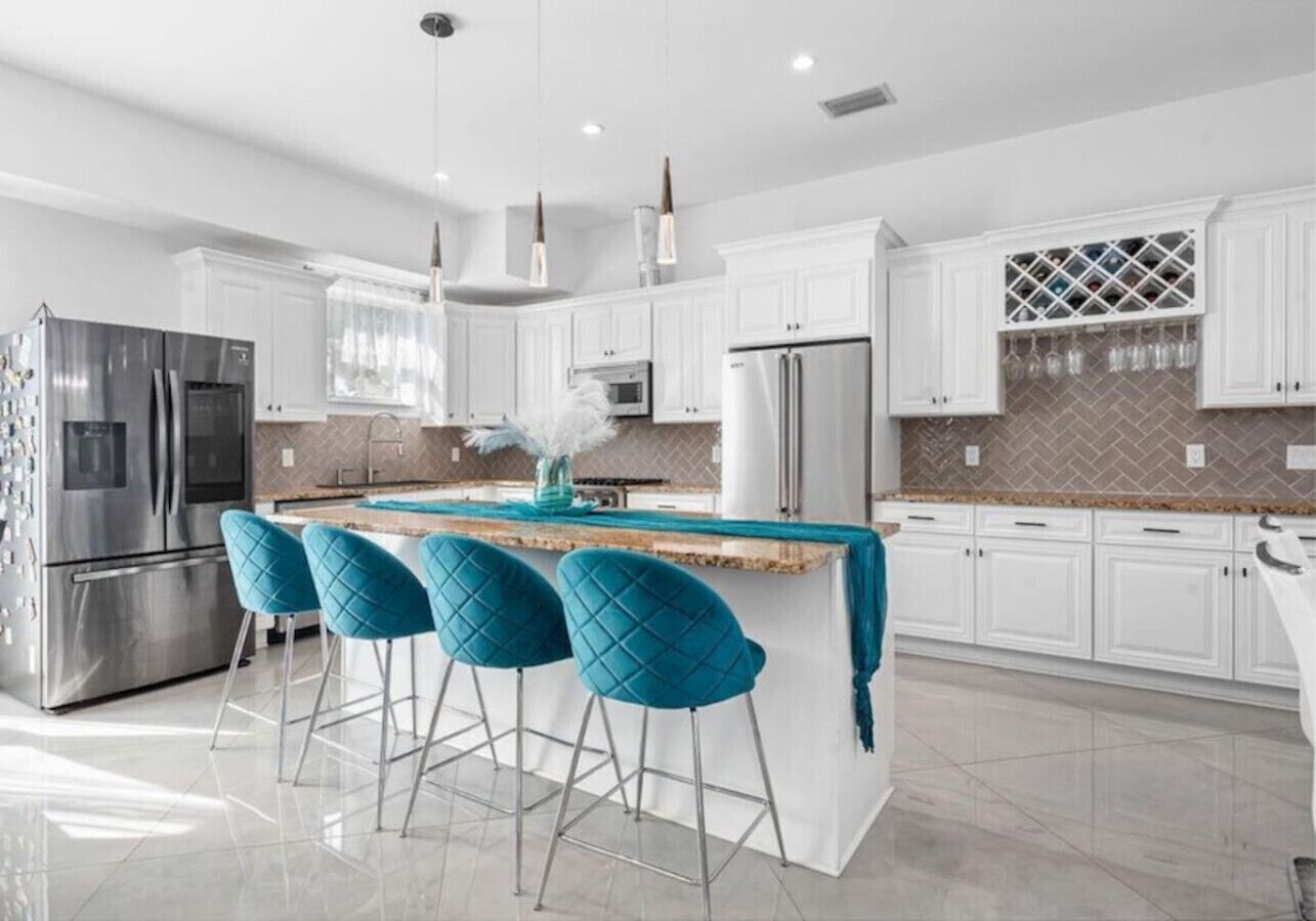 ثلاجة، ميكروويف، فرن، موقد طهي مسطح