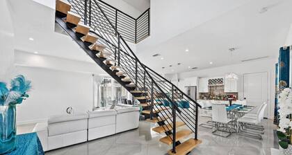 Luxe 5BR/4BA with Pool, Hot tub, & 5 Mins to Beach