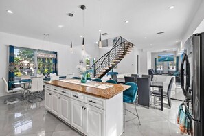 Dining - Luxe 5BR/4BA with Pool, Hot tub, & 5 Mins to Beach (Jupiter)