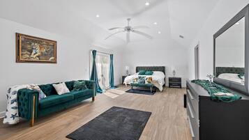 5 bedrooms, desk, iron/ironing board, free WiFi