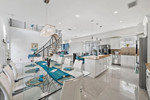 Luxe 5BR/4BA with Pool, Hot tub, & 5 Mins to Beach