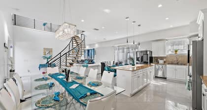 Luxe 5BR/4BA with Pool, Hot tub, & 5 Mins to Beach