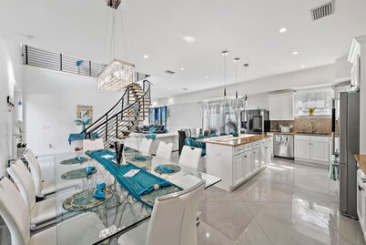 Luxe 5BR/4BA with Pool, Hot tub, & 5 Mins to Beach