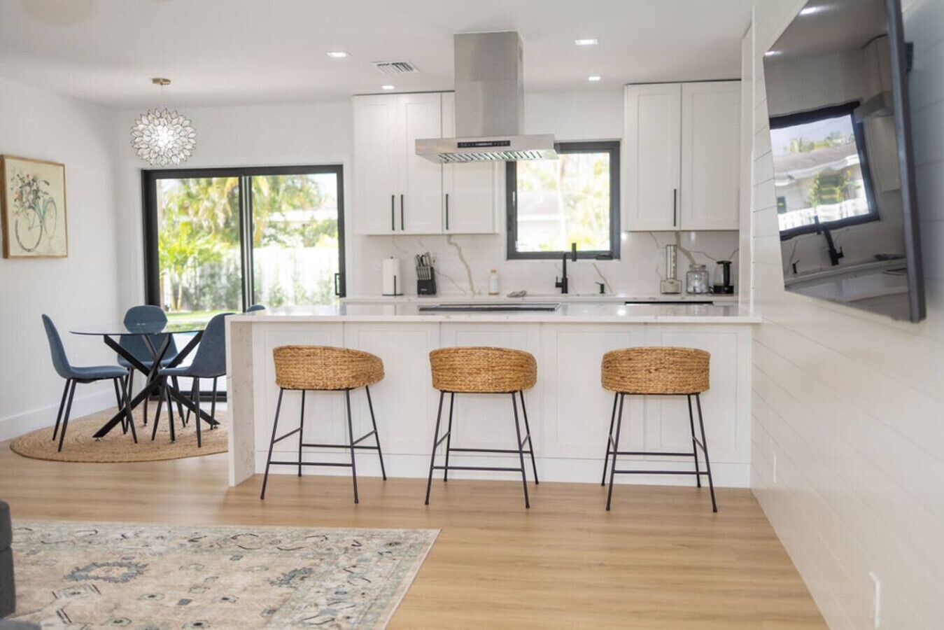 Réfrigérateur, four, plaque de cuisson, lave-vaisselle