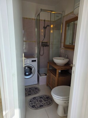 Shower, hair dryer, towels, toilet paper