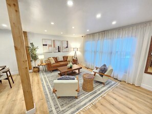 TV, fireplace - Modern Retreat near Six Flags & Naval Base (Waukegan)