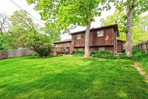 Exterior - Modern Retreat near Six Flags & Naval Base (Waukegan)