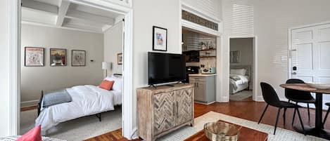 2 間睡房、書桌、熨斗/熨衫板、Wi-Fi