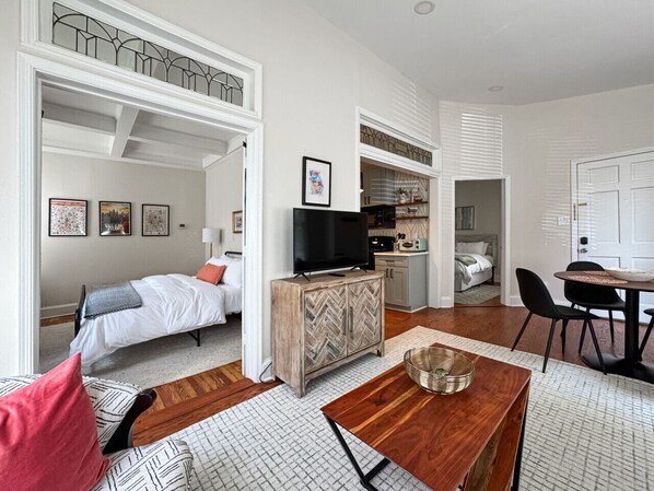 2 bedrooms, desk, iron/ironing board, WiFi