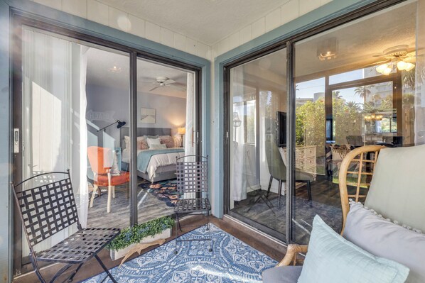 2 bedrooms, iron/ironing board, internet, bed sheets - Beach Bliss at Sea Woods! Heated Pool, Pickleball and Fitness Center. (New Smyrna Beach)