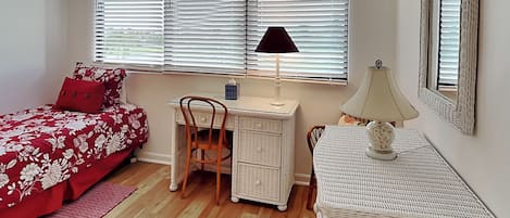 Condo (2 Bedrooms) | Property amenity