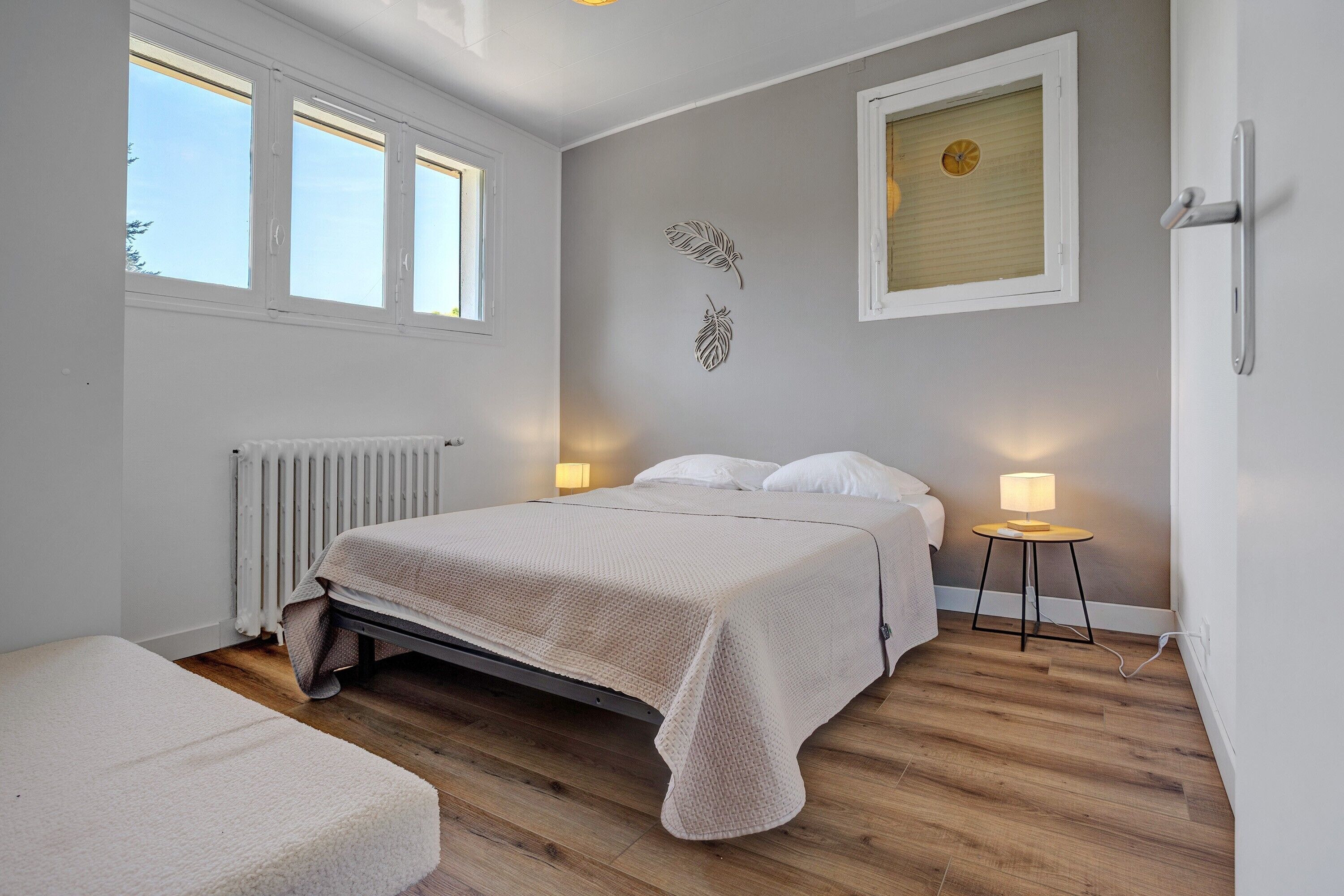 4 bedrooms, iron/ironing board, WiFi