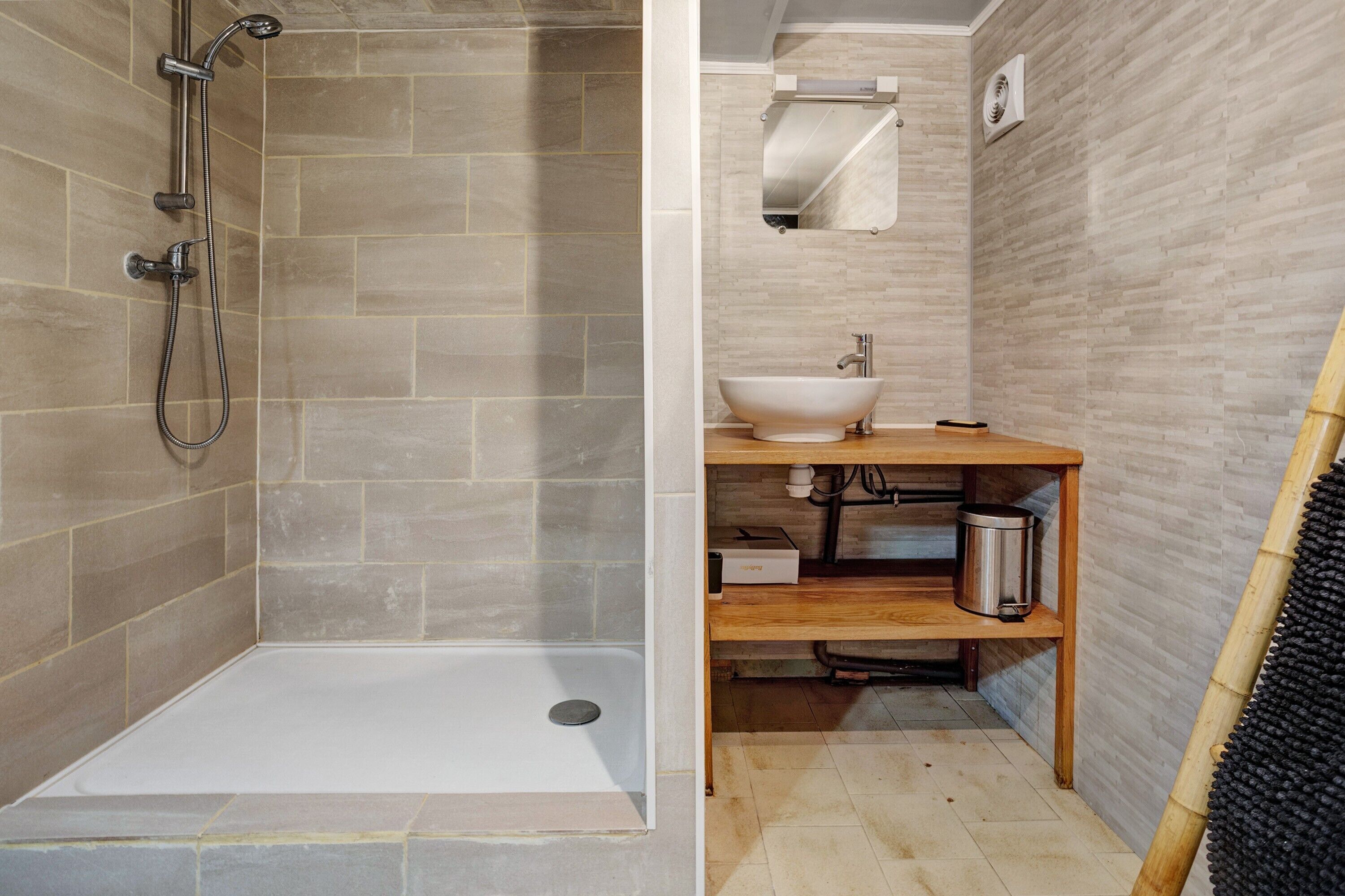 Een douche, gratis toiletartikelen
