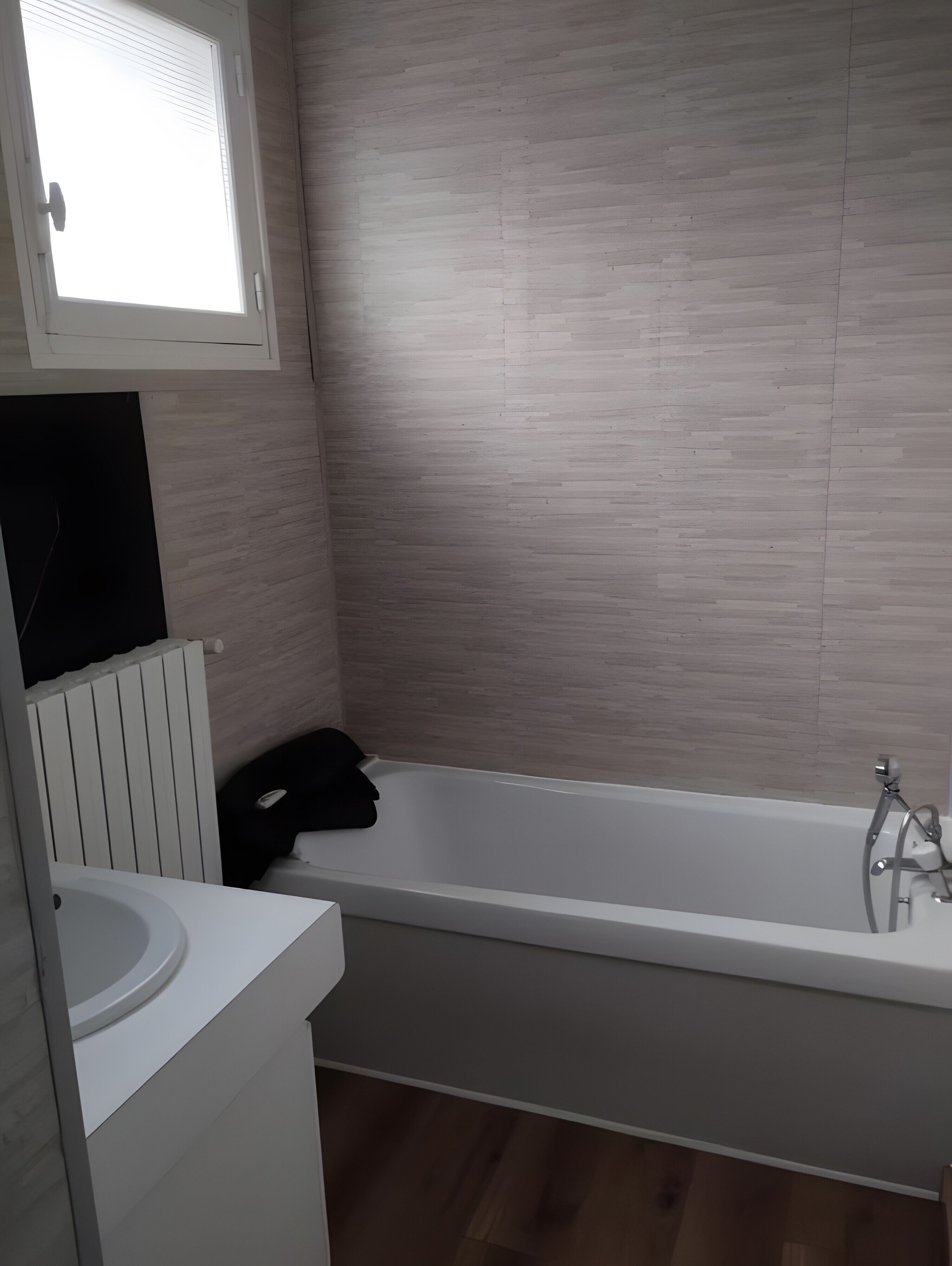 Regadera y amenidades de baño gratuitas 