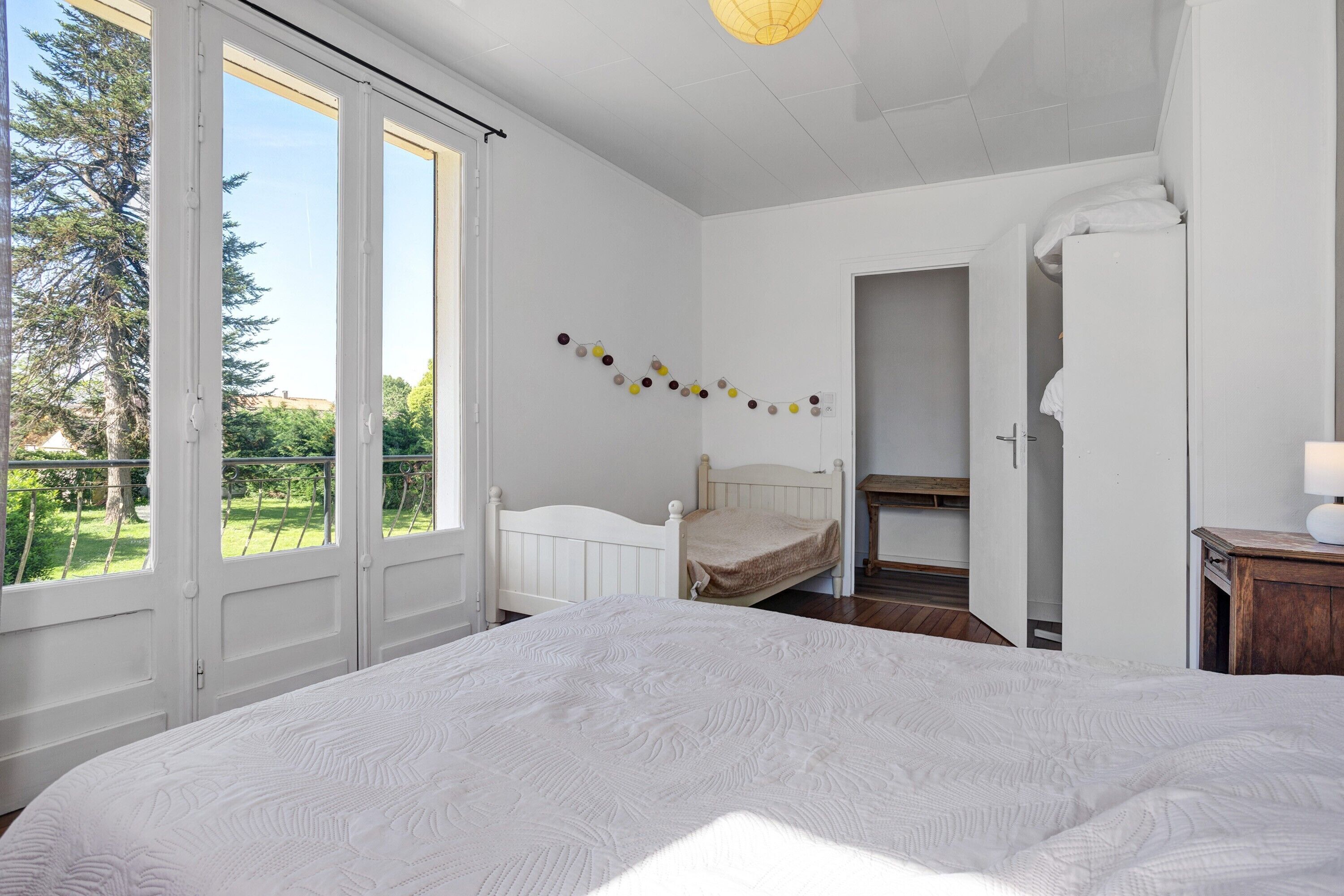 4 bedrooms, iron/ironing board, WiFi