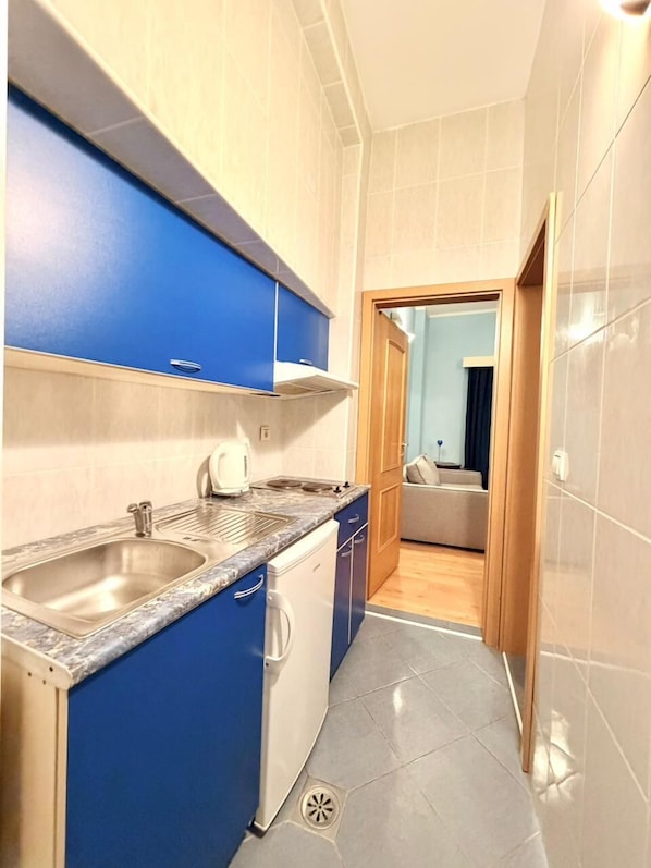 Family Apartment, Balcony | Private kitchen | Stovetop, cookware/dishes/utensils - Beachfront Apartments Oaza (Petrovac)