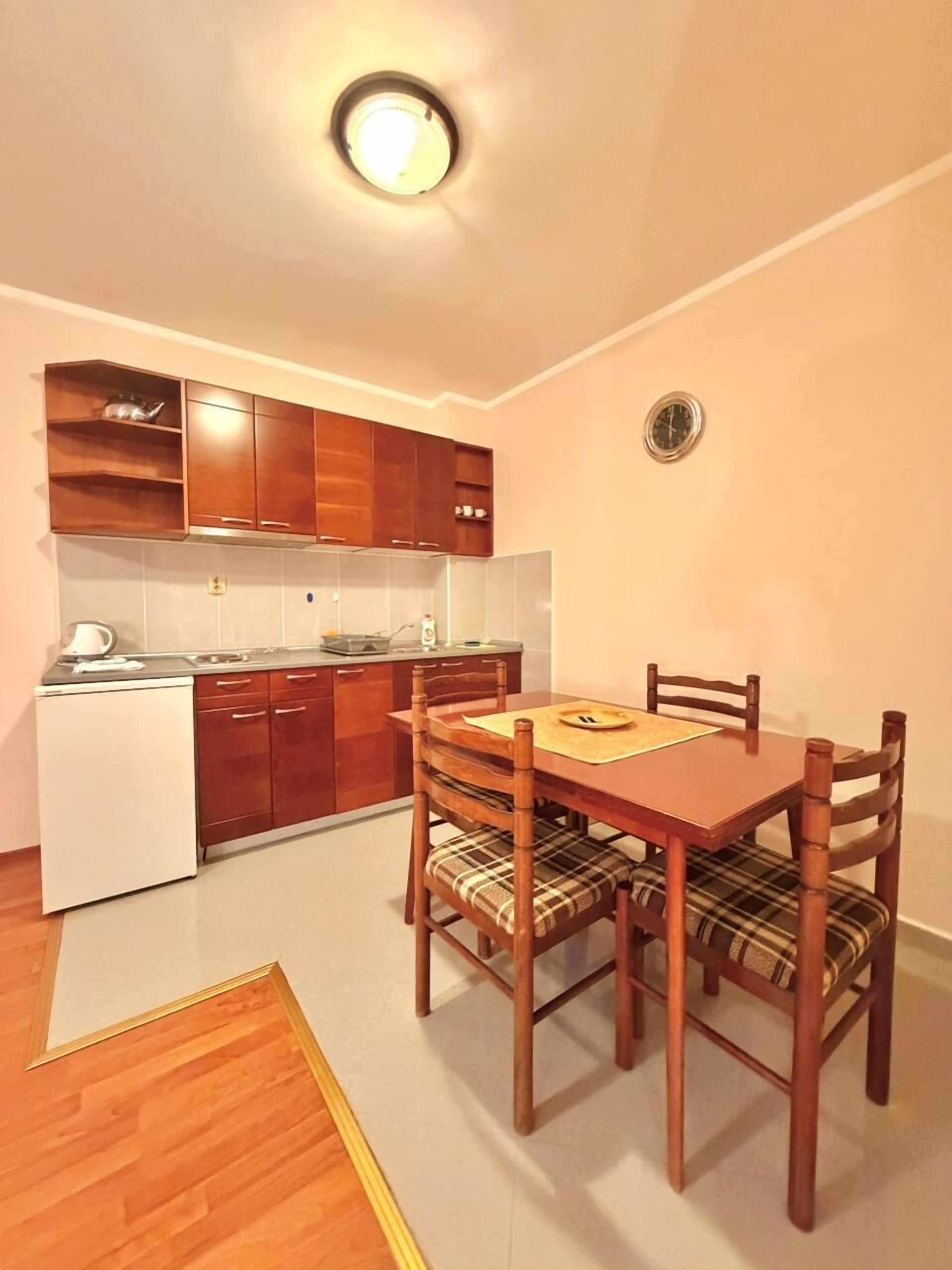 Departamento superior, balcón, vista al mar | Cocina privada | Parrilla de estufa y utensilios de cocina 