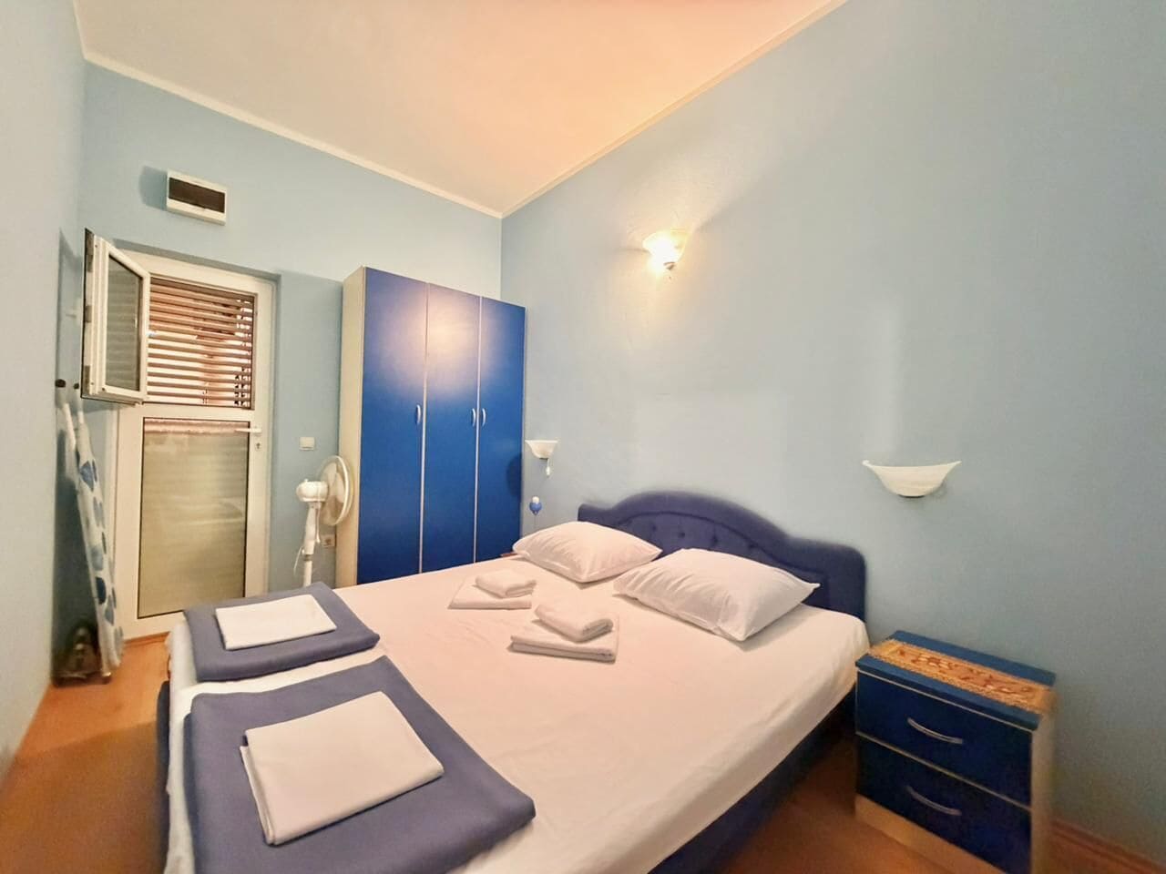 Familienapartment, Balkon | Schreibtisch, laptopgeeigneter Arbeitsplatz, kostenloses WLAN