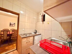 Comfort Apartment, Balcony | Private kitchen | Stovetop, cookware/dishes/utensils - Beachfront Apartments Oaza (Petrovac)