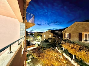 Front of property - Beachfront Apartments Oaza (Petrovac)