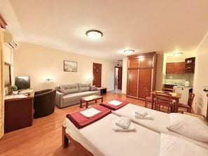 Comfort Studio, Balcony, Sea View | Desk, laptop workspace, free WiFi - Beachfront Apartments Oaza (Petrovac)