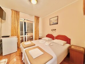 Classic Twin Room, Balcony, Sea View | Desk, laptop workspace, free WiFi - Beachfront Apartments Oaza (Petrovac)