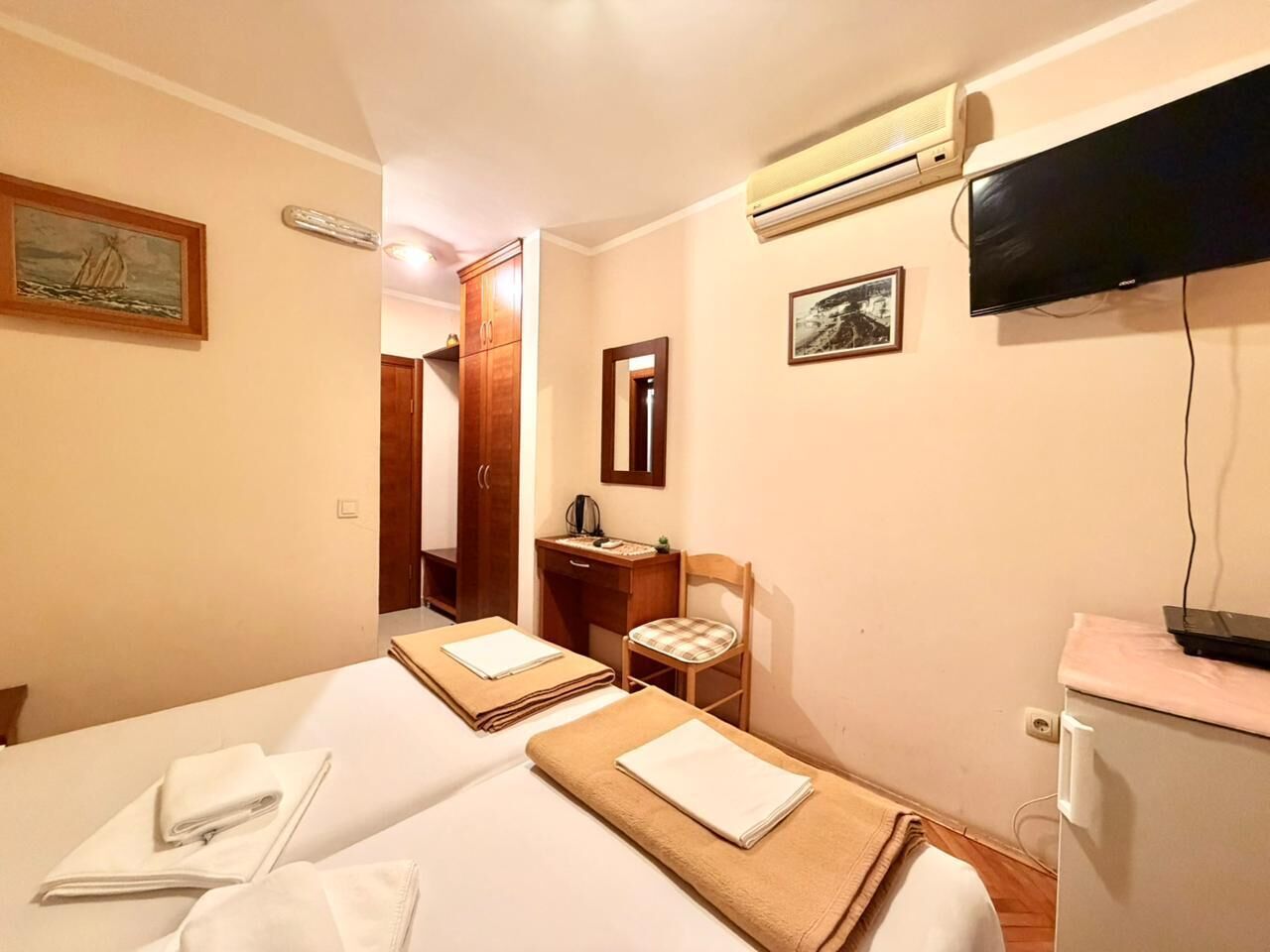 Classic-Zweibettzimmer, Balkon, Meerblick | Schreibtisch, laptopgeeigneter Arbeitsplatz, kostenloses WLAN