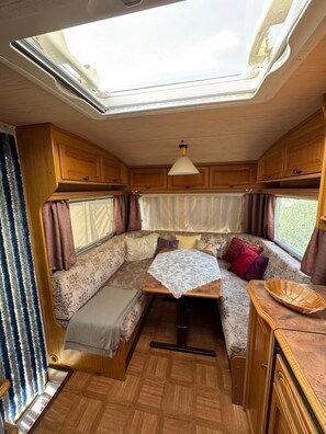 TV, ping pong - Wohni 2 with Private Terrace and Garden (Brandenburg an der Havel)