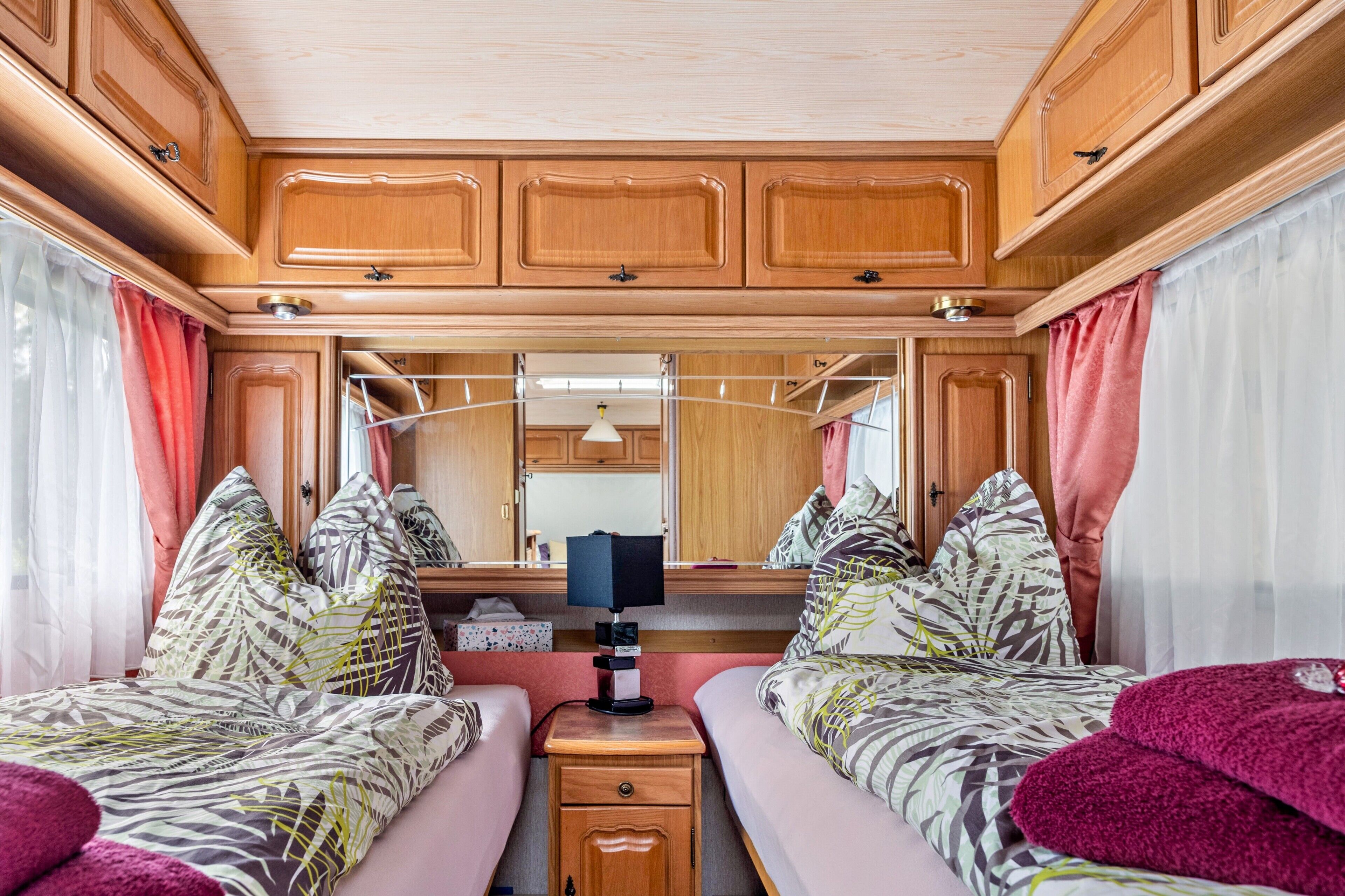 1 bedroom, bed sheets